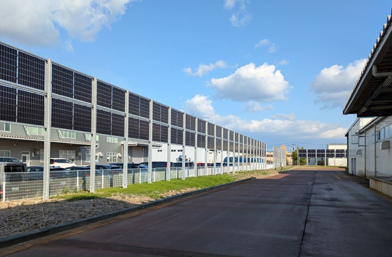 太陽光発電システム 垂直設置型架台 置き基礎タイプ