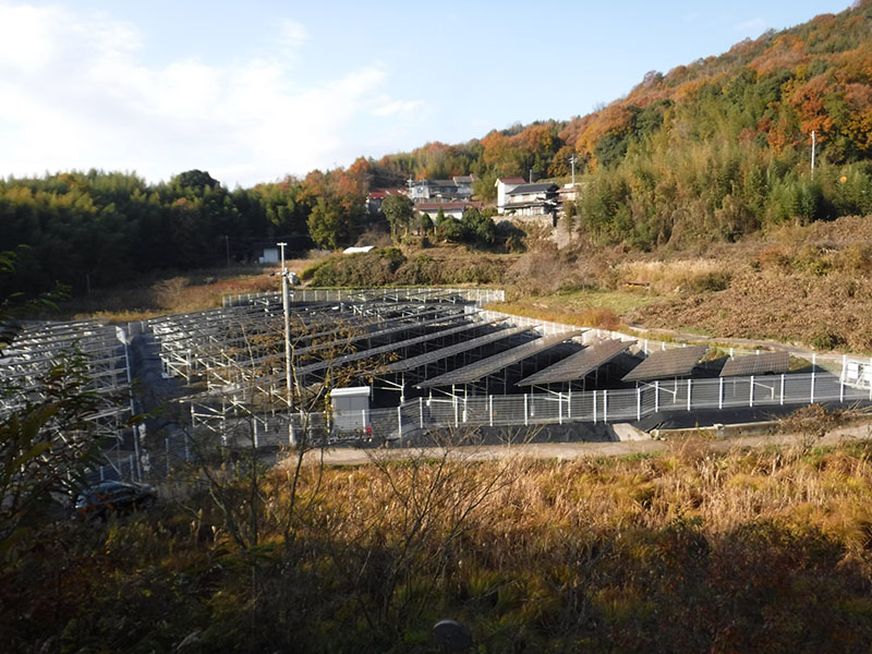 急斜面ある土地に太陽光発電架台はどのように設置するか？