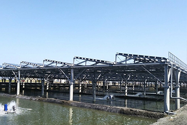 台湾で150MWの漁電共生型メガソーラー、養殖池に太陽光パネル