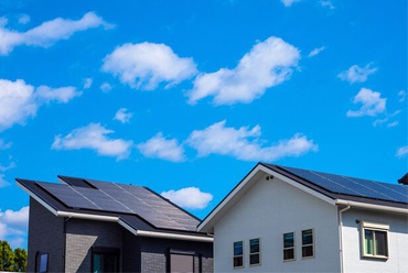シャープ、新築住宅に初期費用0で太陽光・蓄電池設置　太陽光電気は使い放題