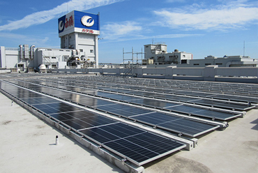 白鶴酒造、太陽光で発電する電気を活用した酒づくりを開始